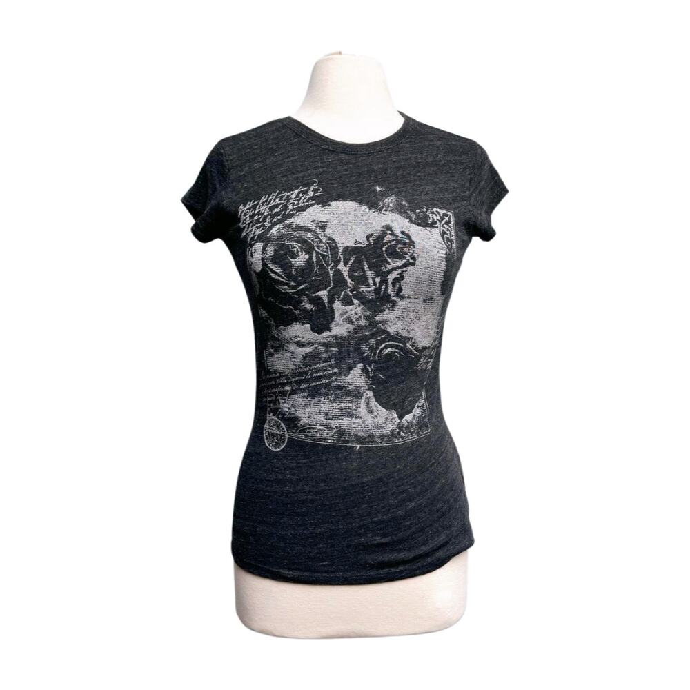 Gray Short Sleeve Fitted Graphic Tee